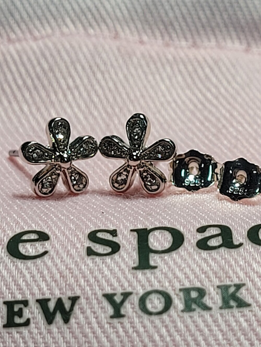 Kate Spade Gleaming Gardenia Flower Stud Earrings Cubic Zirconia/Titanium NWT - Picture 2 of 5